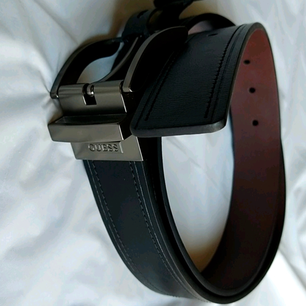 COPY - Guess reversible belt.